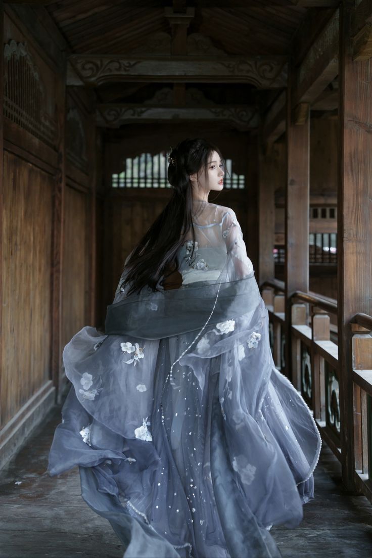 NĂM MƯƠI NĂM TRONG HOÀNG CUNG