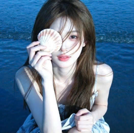 Nữ chính yêu tiền như mạng